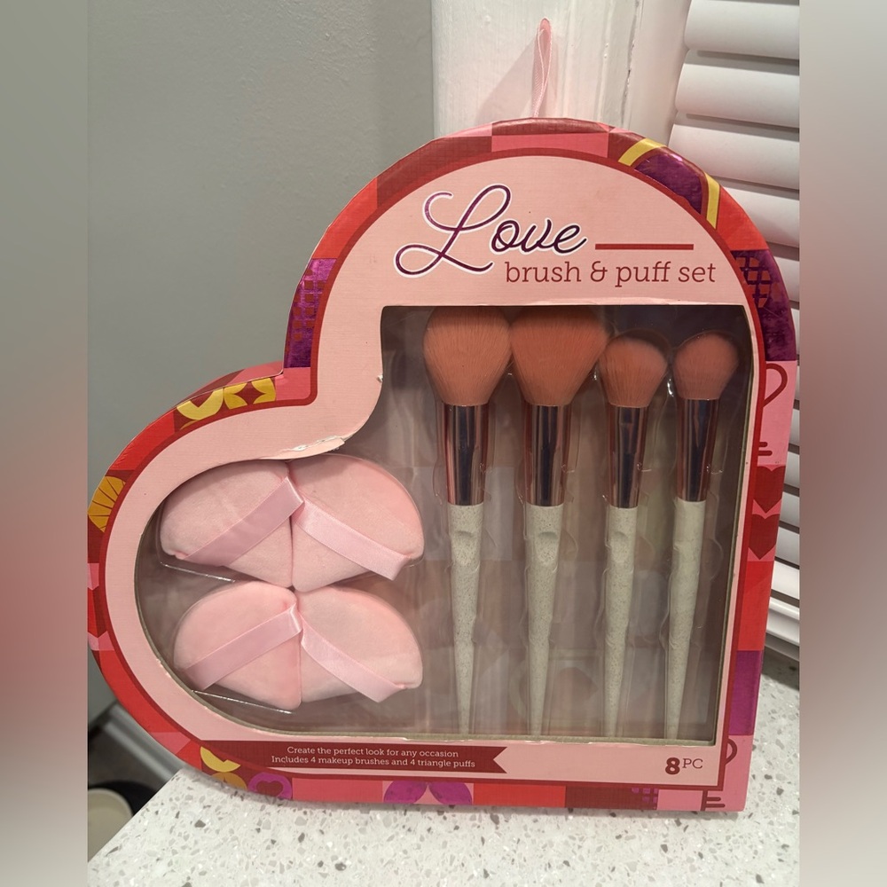 EVRI Love Brush & Puff Set - Pink and Cream
